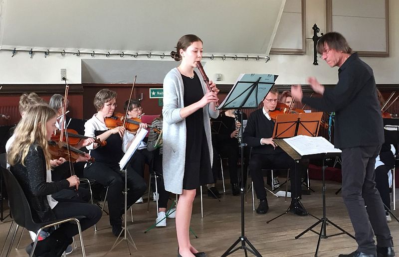  Johanna Marek und Björn Mummert mit dem Orchester Schleswig (Konzert beim DDM in Haderslev)
